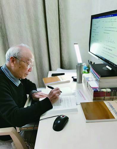 科研是樂趣，他86歲申請項目