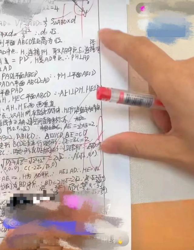 “上點難度！”大學生的新愛好：看老師改高中試卷……